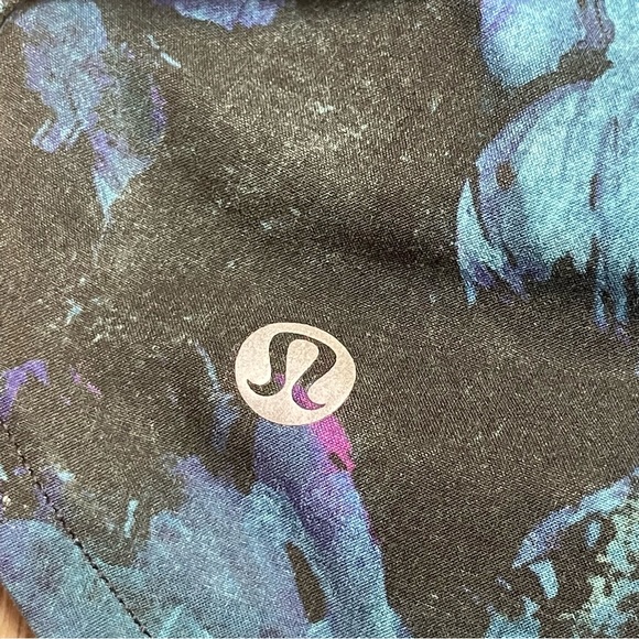 Lululemon Women’s Sz 6 SPEED UP SHORT 2.5" Floral Shift Blue Multi Black Run. - Picture 8 of 14